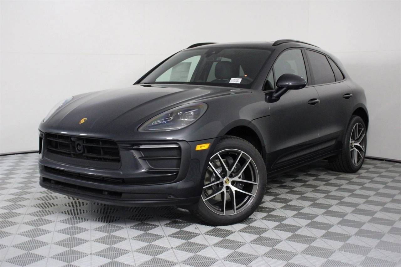 2025 Porsche Macan Base