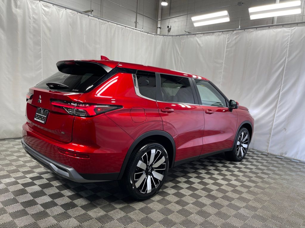 2025 Mitsubishi Outlander SE photo 3