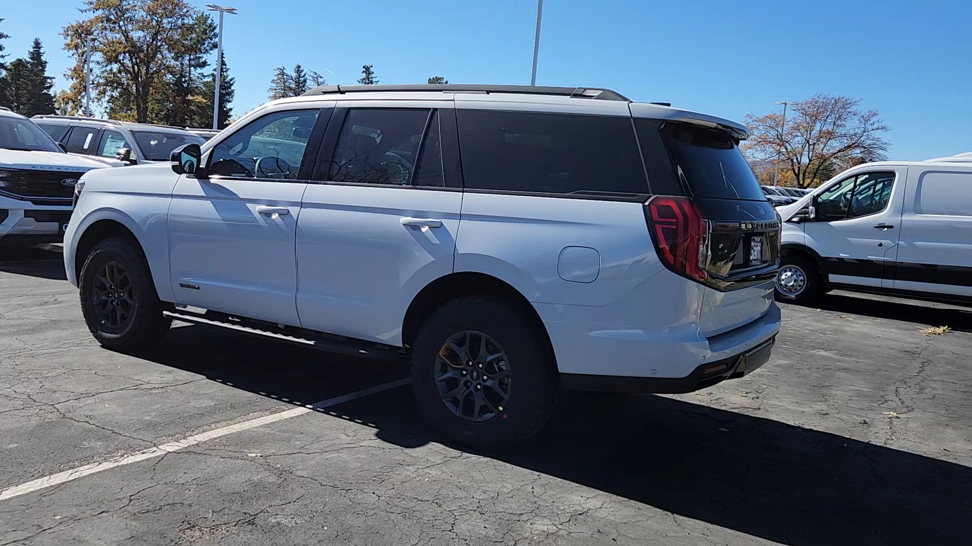 2025 Ford Expedition photo 3