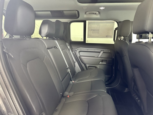 2025 Land Rover Defender 110 S photo 22