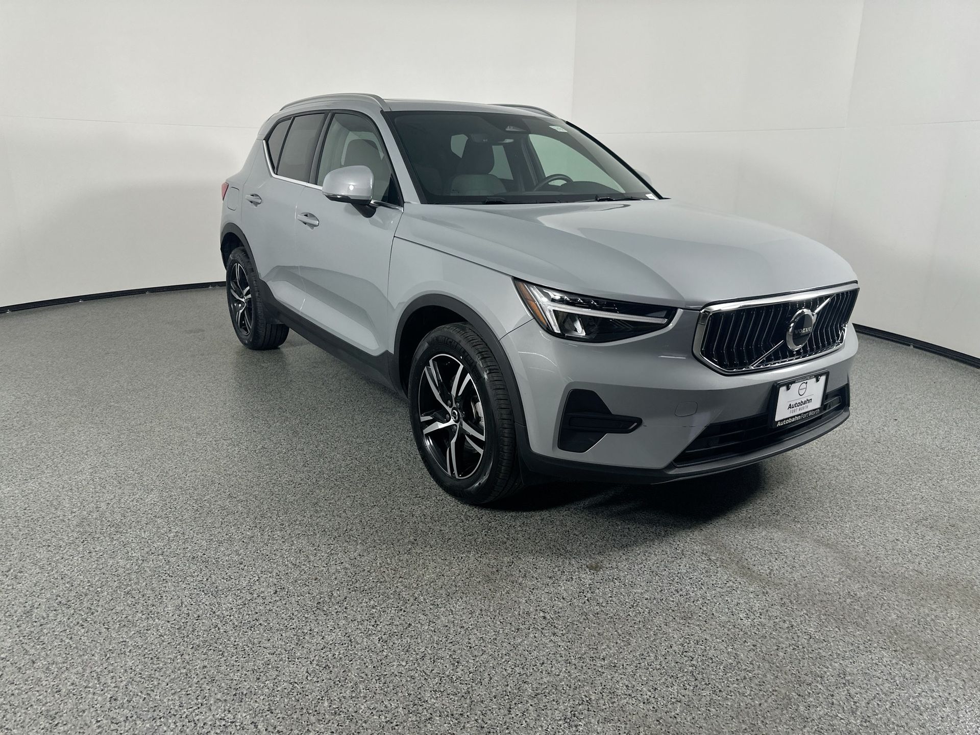 2025 Volvo XC40 Core photo 3