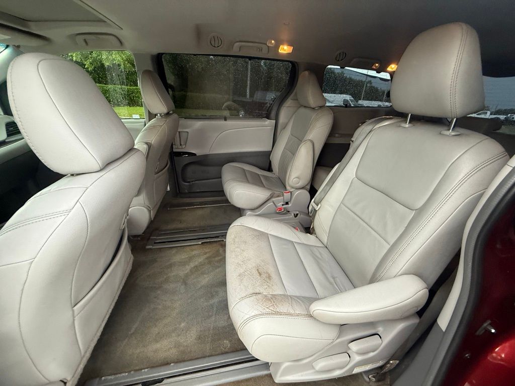 2017 Toyota Sienna L photo 21