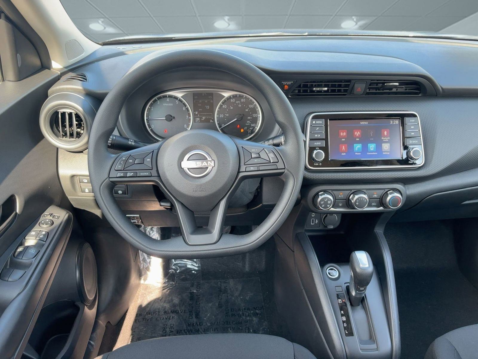 2025 Nissan Kicks Play S photo 22