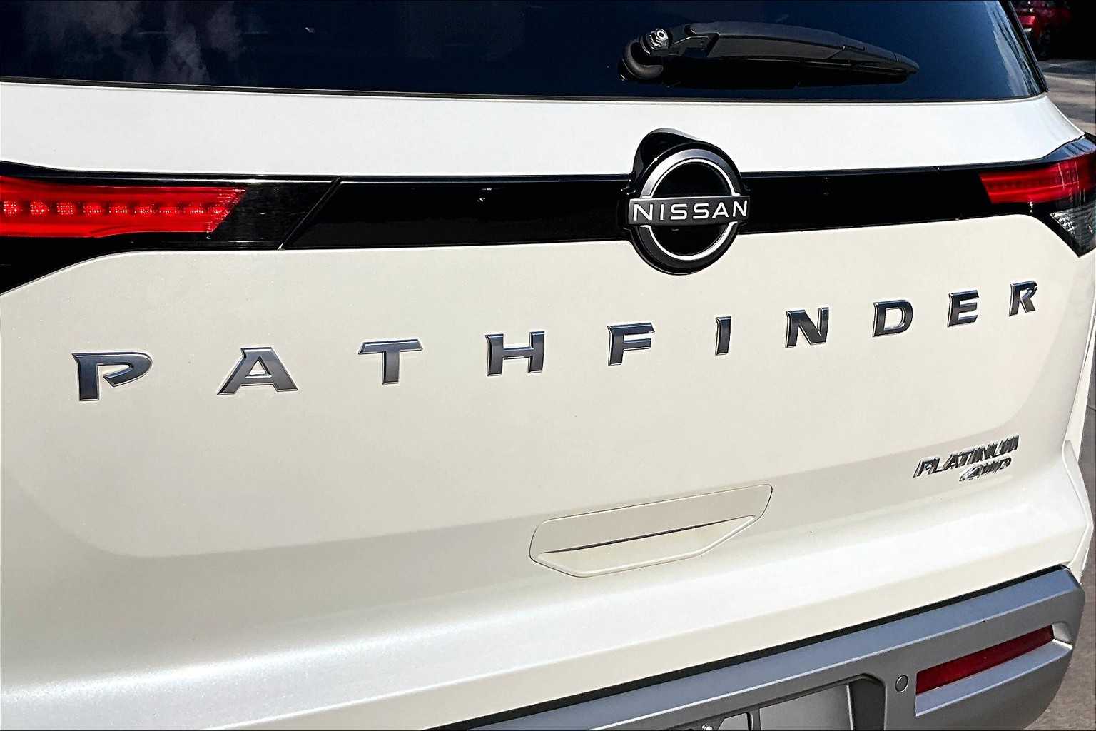 2022 Nissan Pathfinder Platinum photo 27