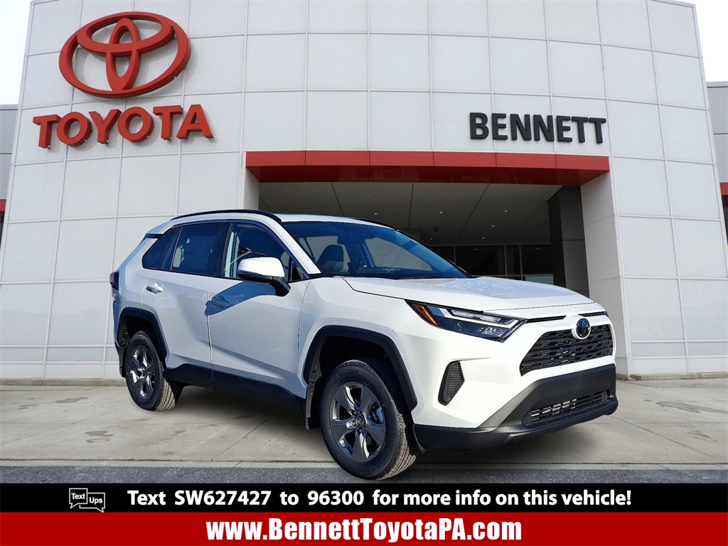 2025 Toyota RAV4 XLE's photo