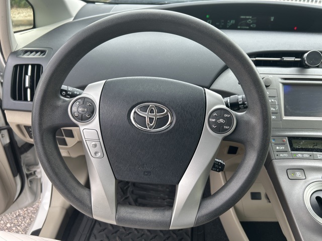 2014 Toyota Prius Four photo 13