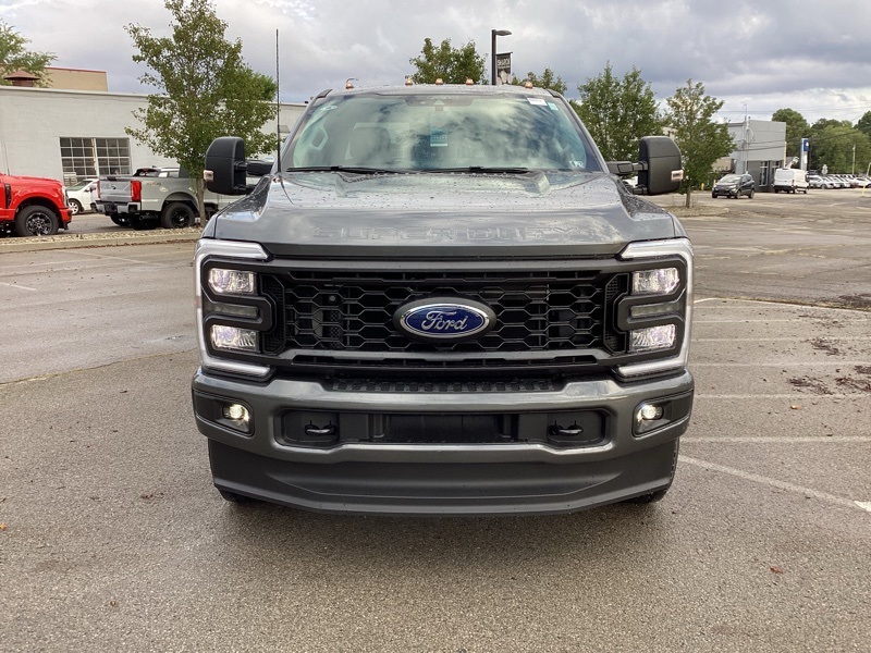 2026 Ford F-350 photo 2