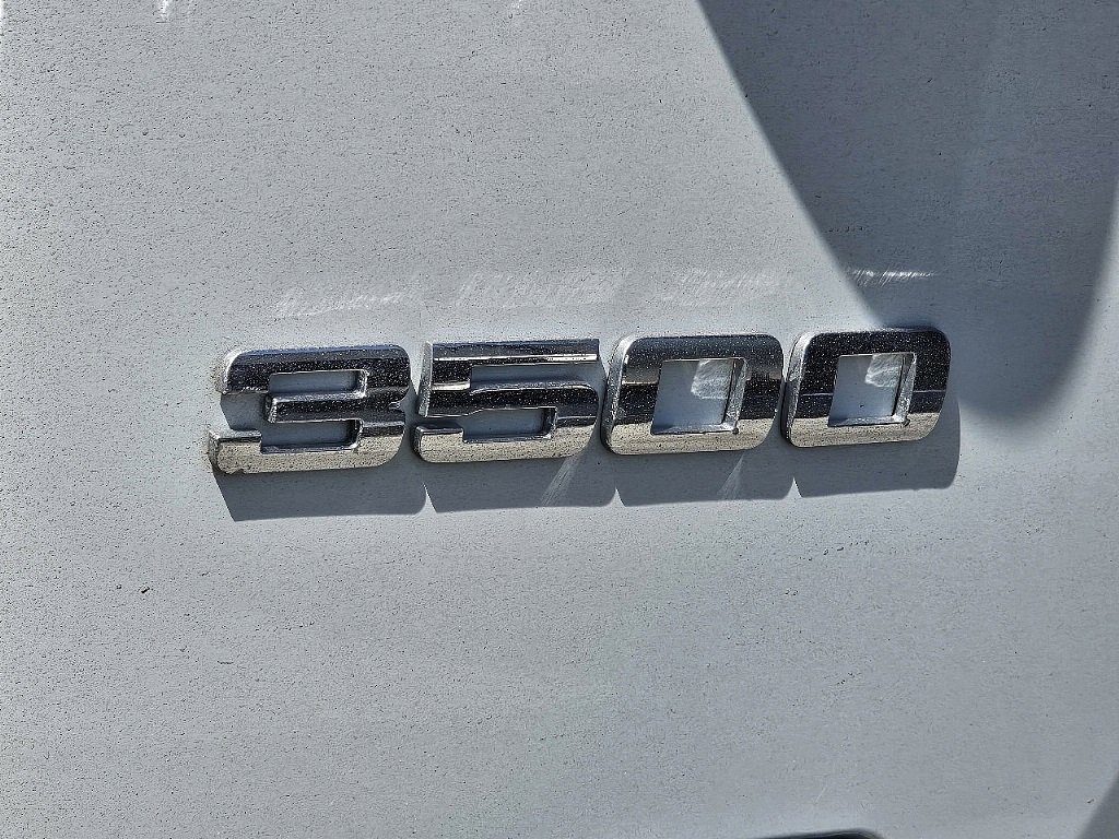 2024 Chevrolet Silverado 3500HD photo 2
