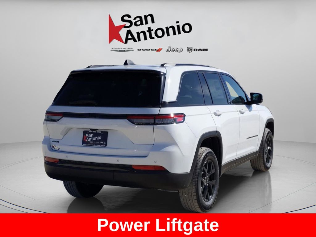 2025 Jeep Grand Cherokee Laredo photo 4