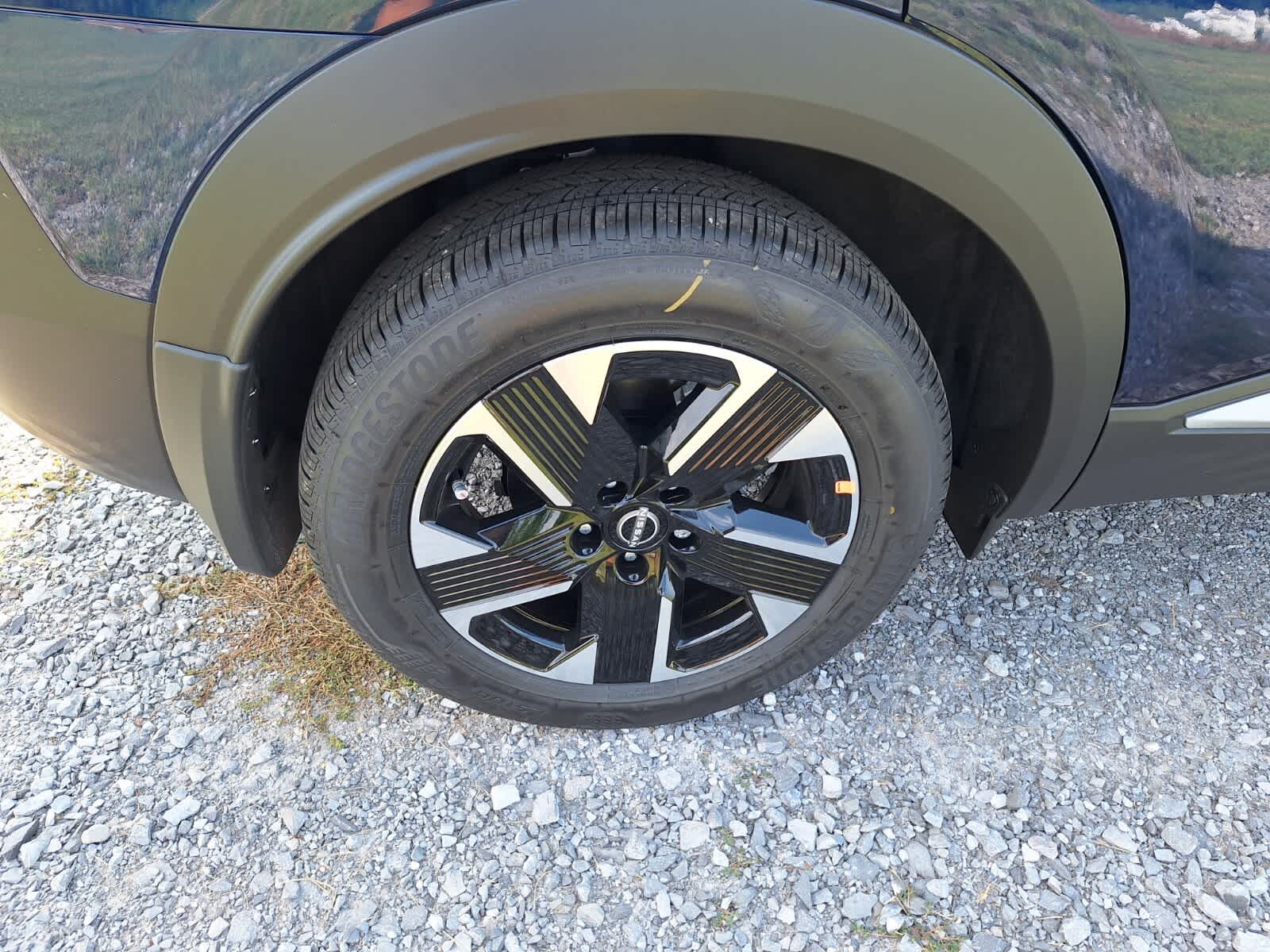 2025 Nissan Kicks SV photo 23