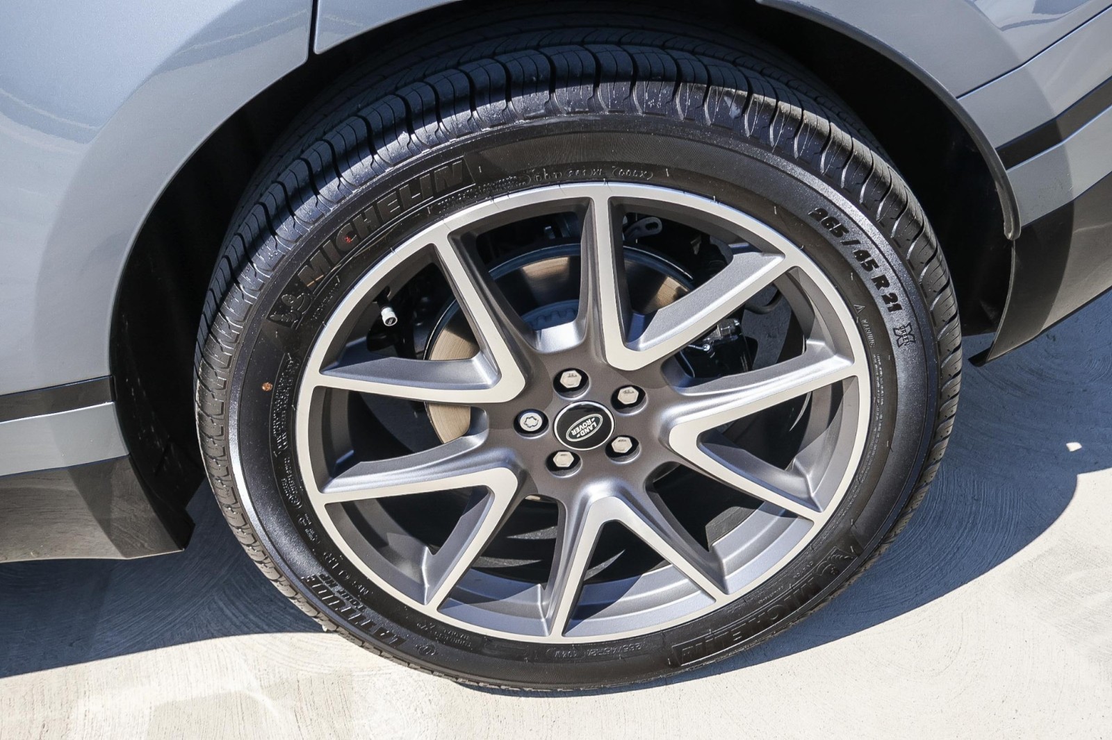 2026 Land Rover Range Rover Velar SE photo 8