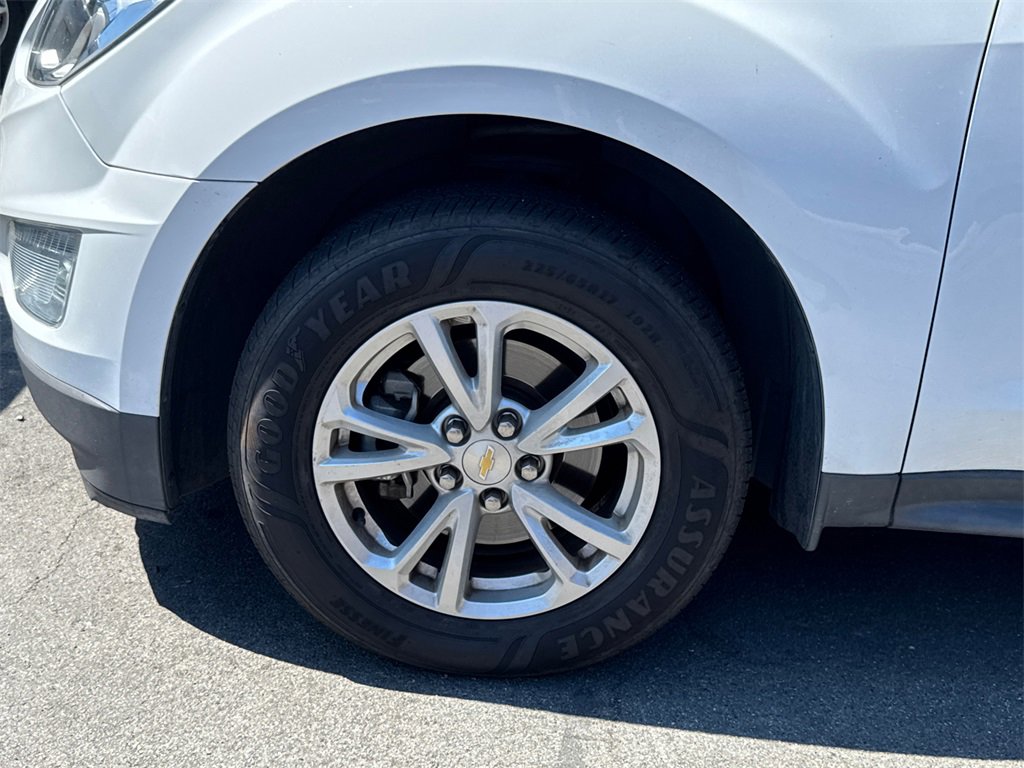 2017 Chevrolet Equinox LT photo 3