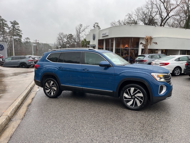 2025 Volkswagen Atlas SEL photo 2