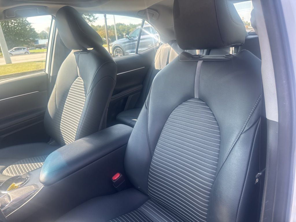 2019 Toyota Camry SE photo 22
