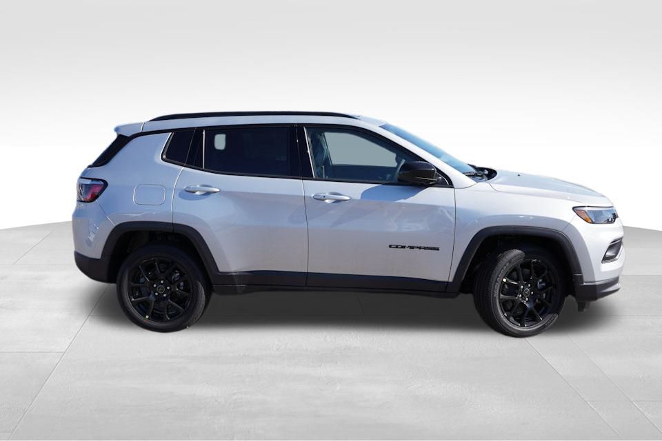 2025 Jeep Compass Latitude photo 2