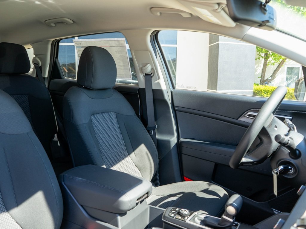 2025 Kia Sportage LX photo 9
