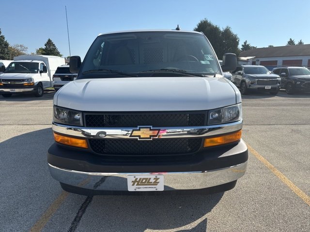 2025 Chevrolet Express Cargo 3500 photo 2