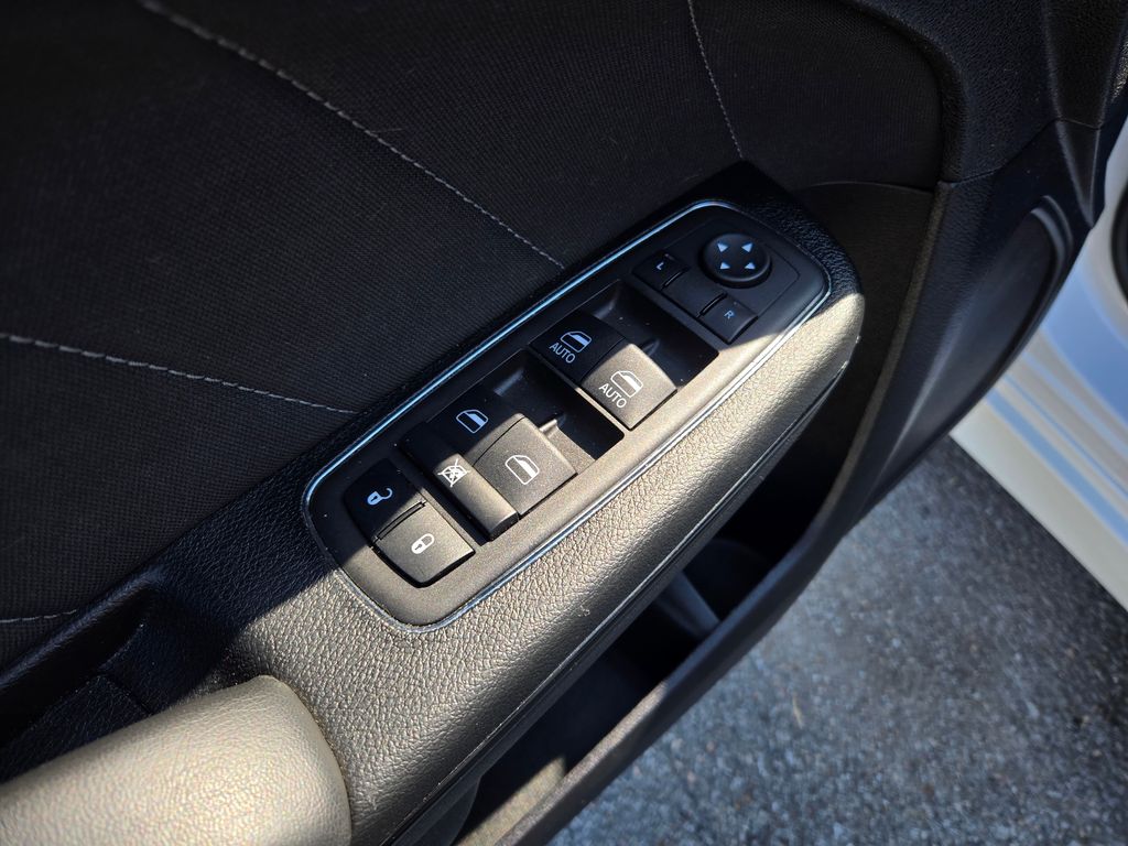 2023 Dodge Charger R/T photo 9