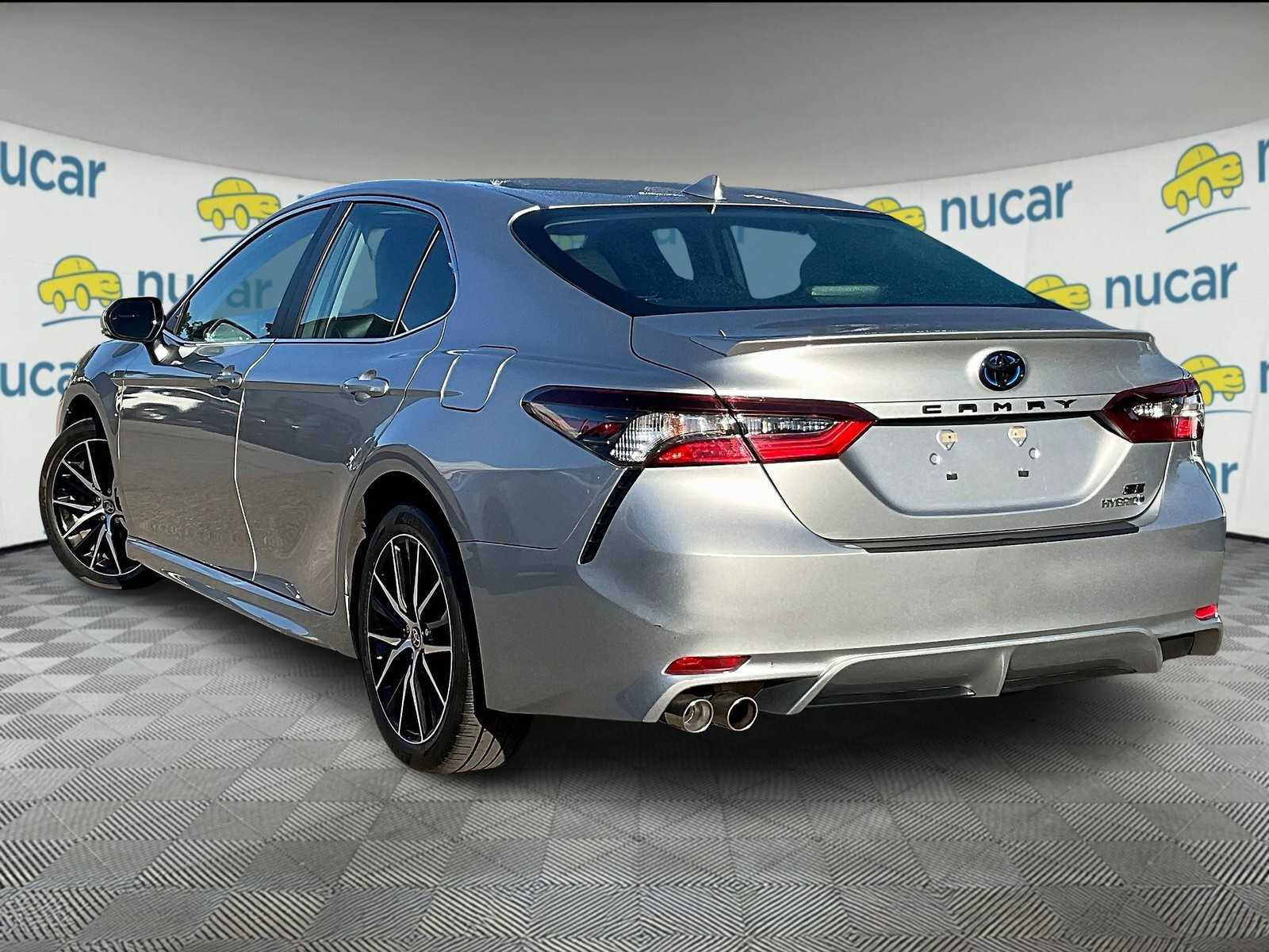 2023 Toyota Camry Hybrid SE photo 4