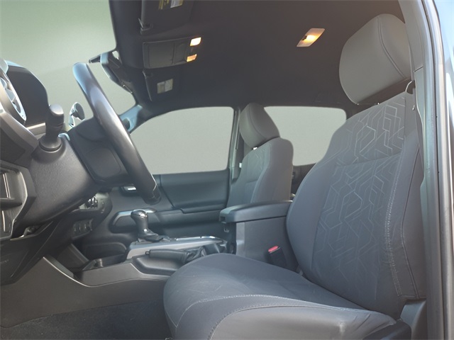 2016 Toyota Tacoma TRD Sport photo 8