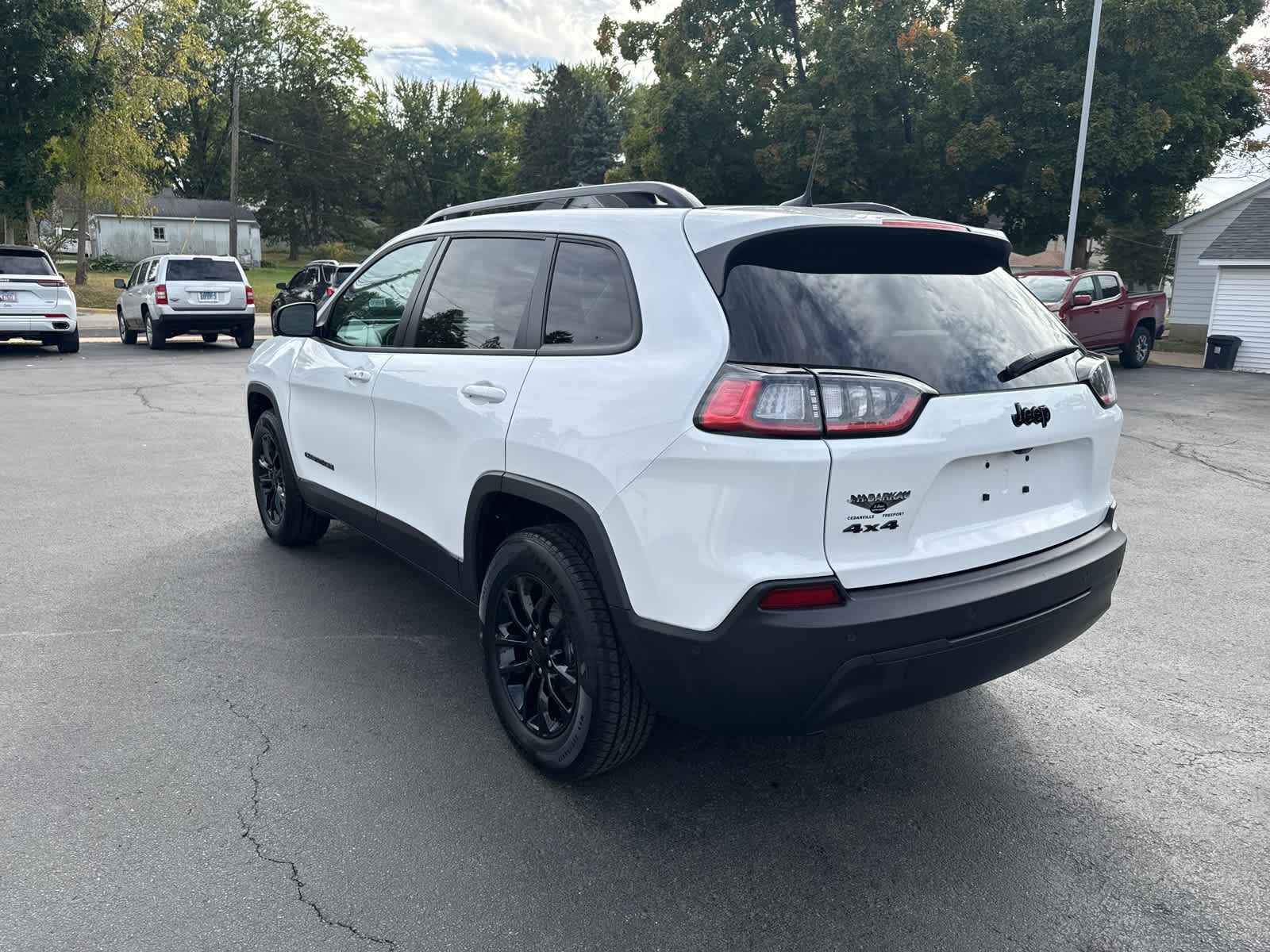 2023 Jeep Cherokee Altitude Lux photo 2