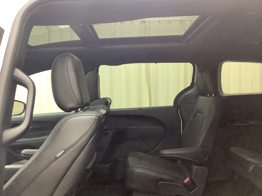 2026 Chrysler Pacifica photo 12