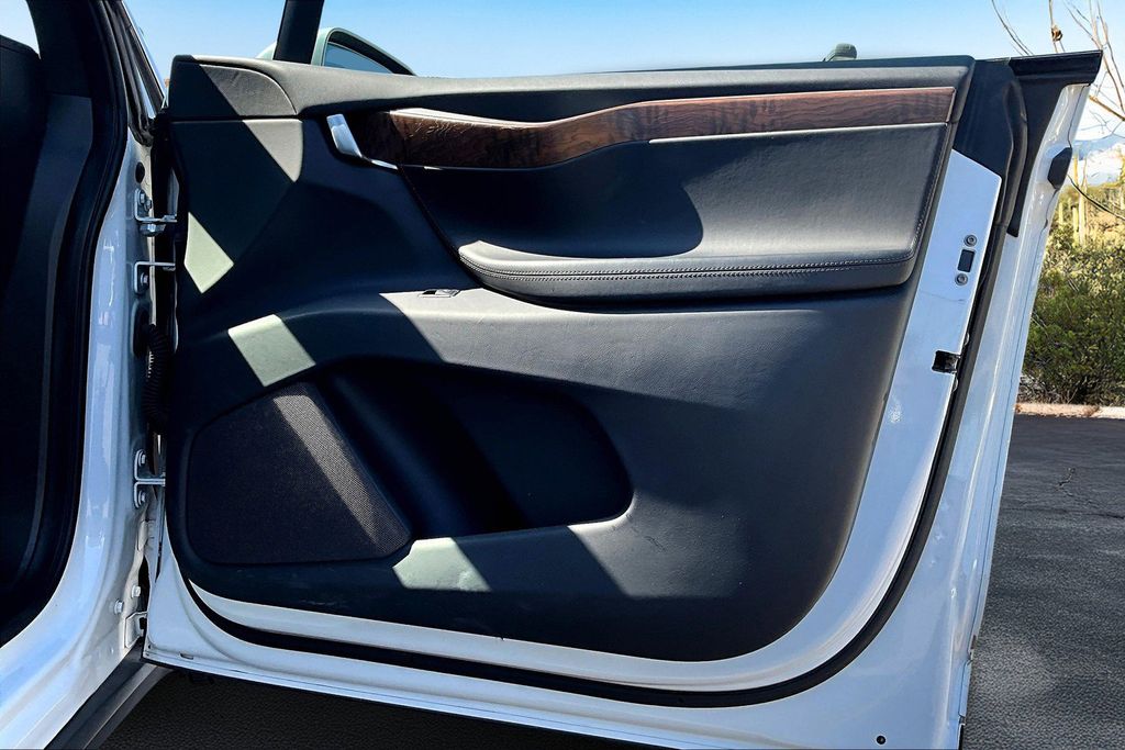 2020 Tesla Model X Long Range photo 22