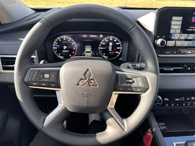 2024 Mitsubishi Outlander photo 26