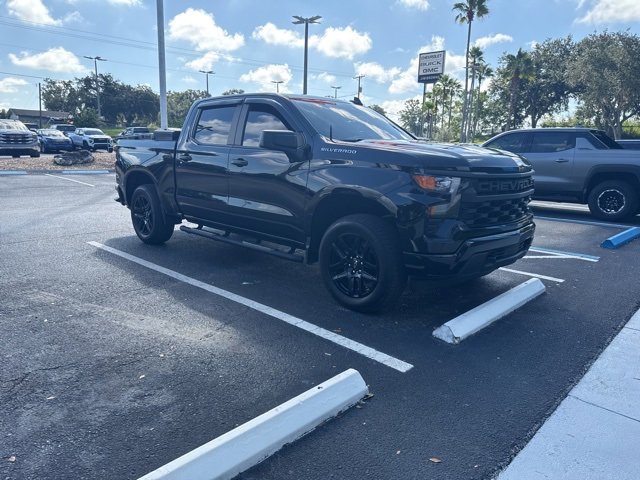2022 Chevrolet Silverado 1500 Custom photo 2