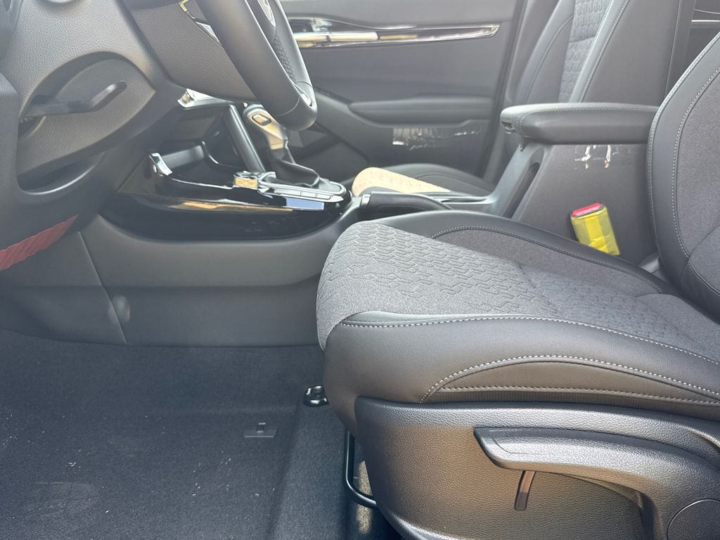 2025 Kia Seltos S photo 4