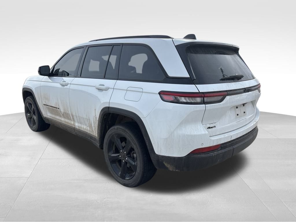 2023 Jeep Grand Cherokee Altitude photo 2