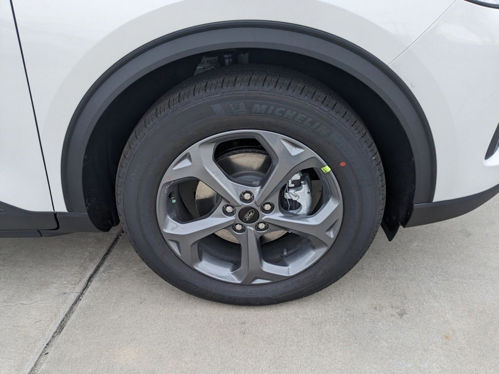 2025 Ford Escape ST-Line photo 6