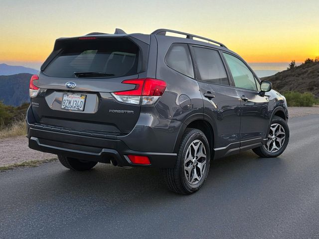 2021 Subaru Forester Premium photo 4