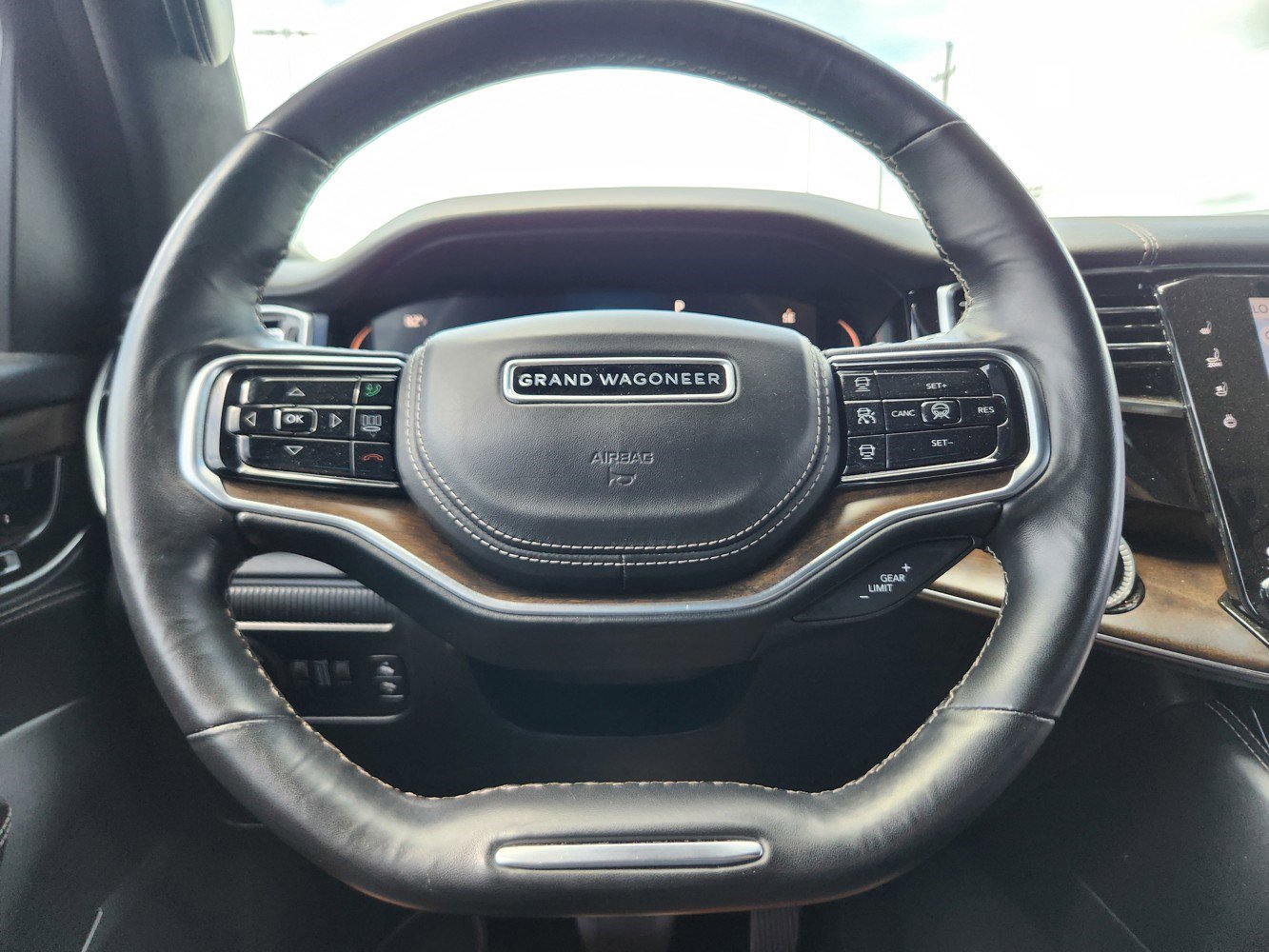 2022 Jeep Grand Wagoneer II photo 18