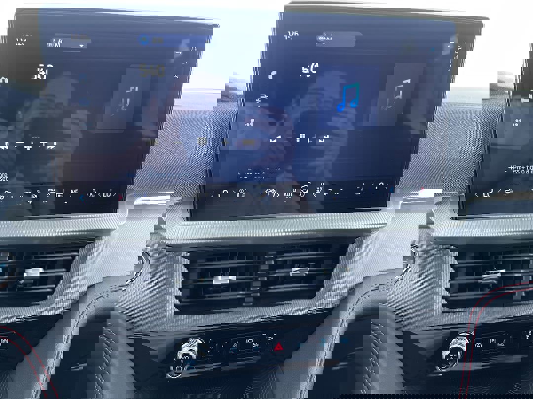 2025 Ford Explorer ST-Line photo 16