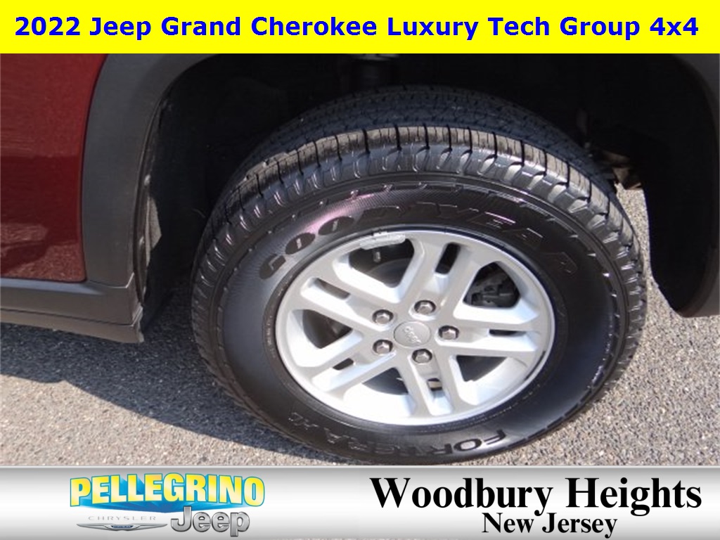 2022 Jeep Grand Cherokee Laredo photo 11
