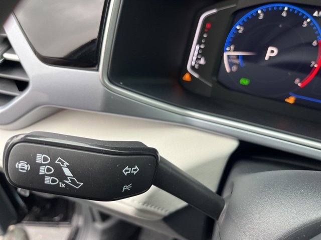 2025 Volkswagen Taos SEL photo 14