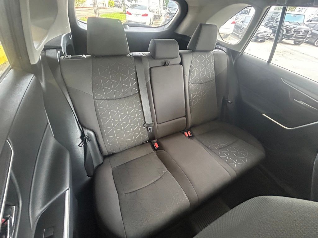 2021 Toyota RAV4 XLE photo 22