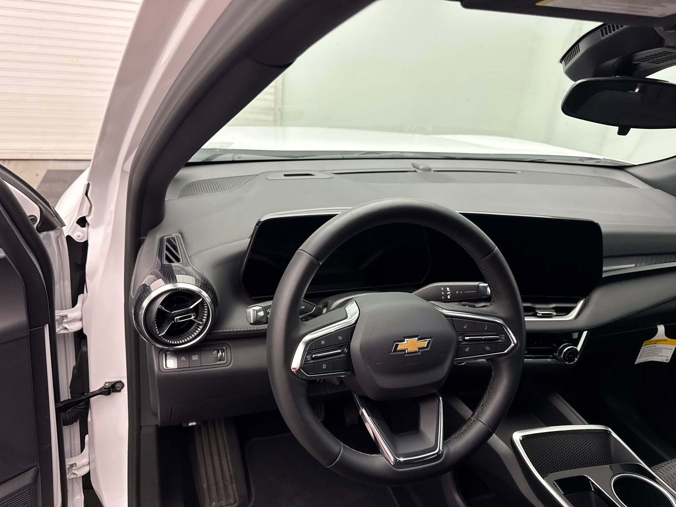 2025 Chevrolet Equinox LT photo 3