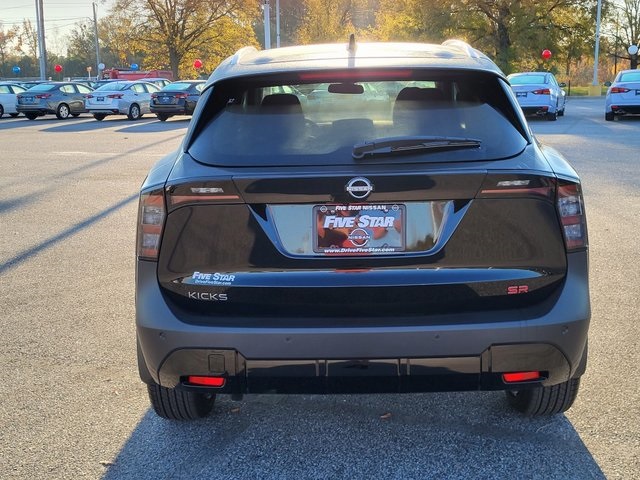 2026 Nissan Kicks SR photo 3