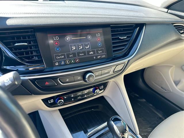 2018 Buick Regal TourX Essence photo 12