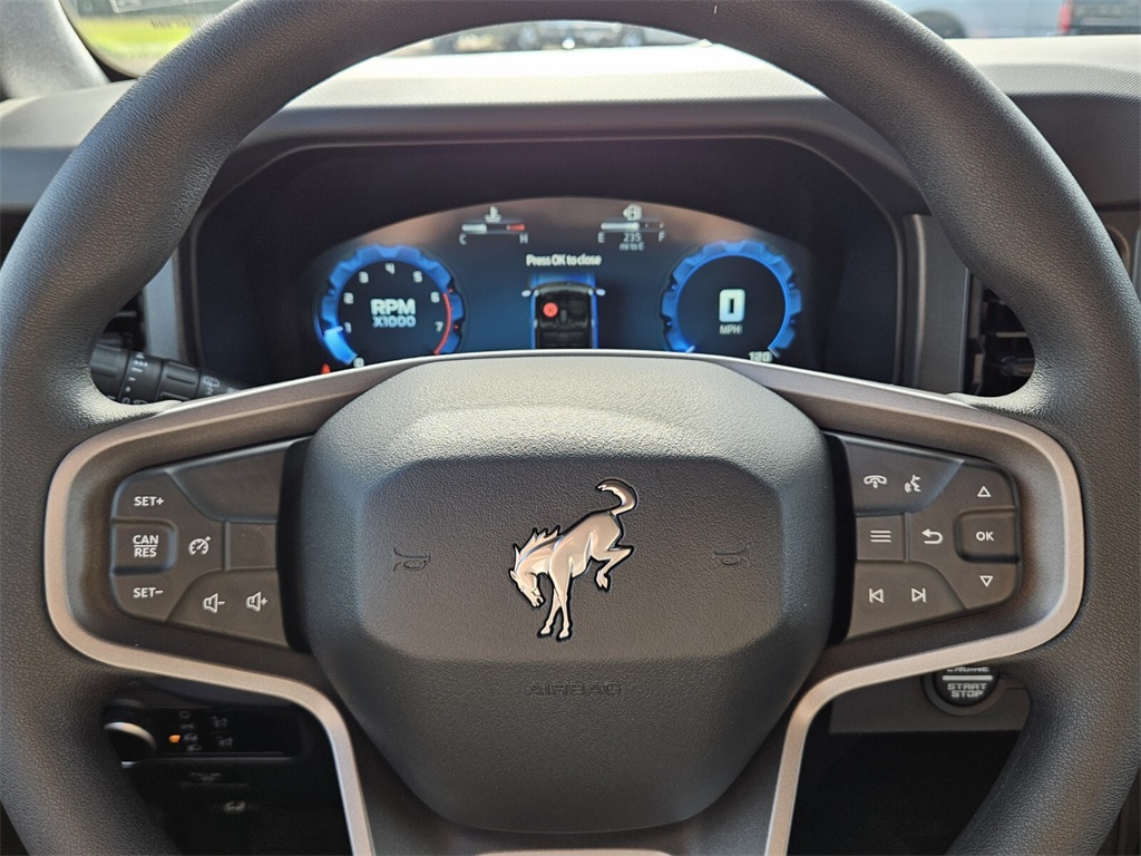 2025 Ford Bronco Base photo 19