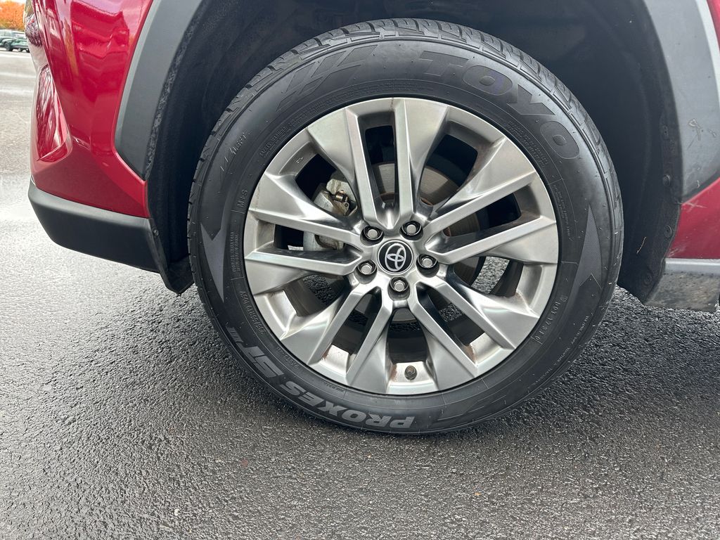 2021 Toyota RAV4 XLE Premium photo 10