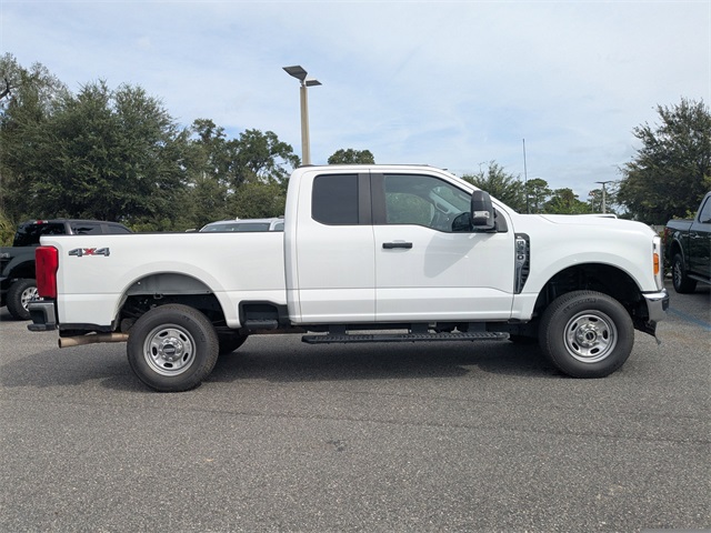 2023 Ford F-350 XL photo 2