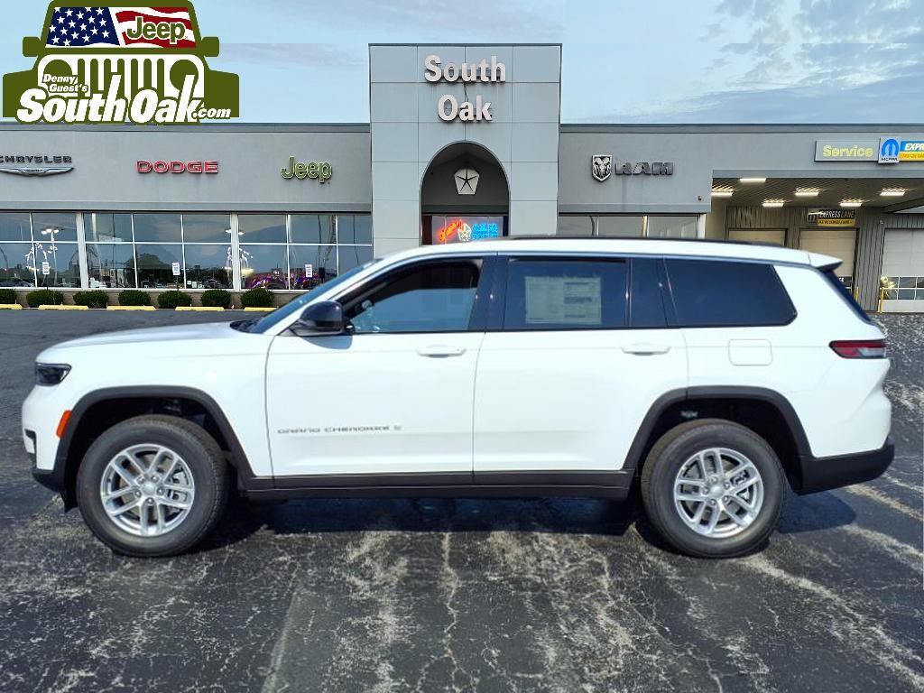 2025 Jeep Grand Cherokee Laredo X photo 3