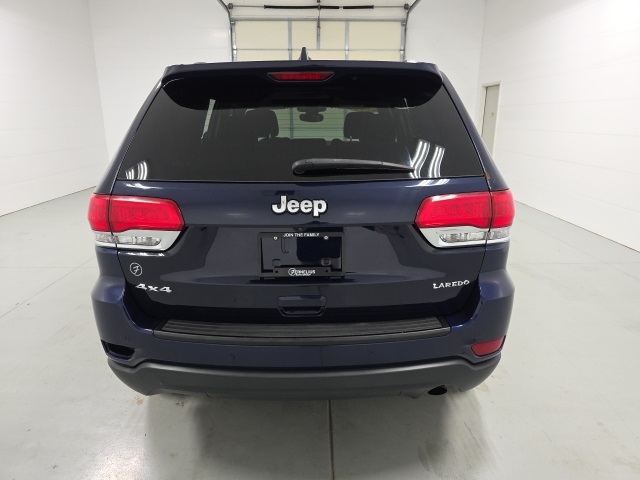 2017 Jeep Grand Cherokee Laredo photo 2