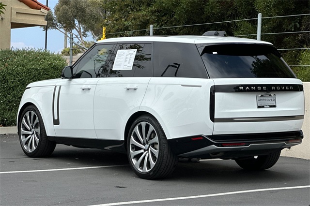 2025 Land Rover Range Rover SE photo 3