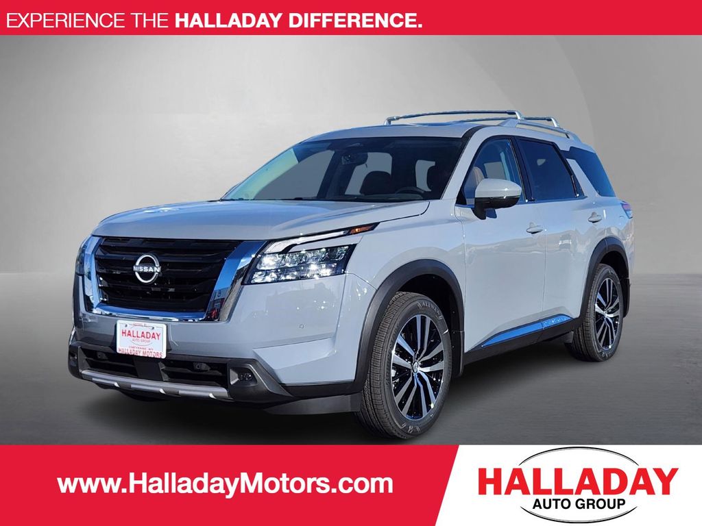 2025 Nissan Pathfinder Platinum's photo
