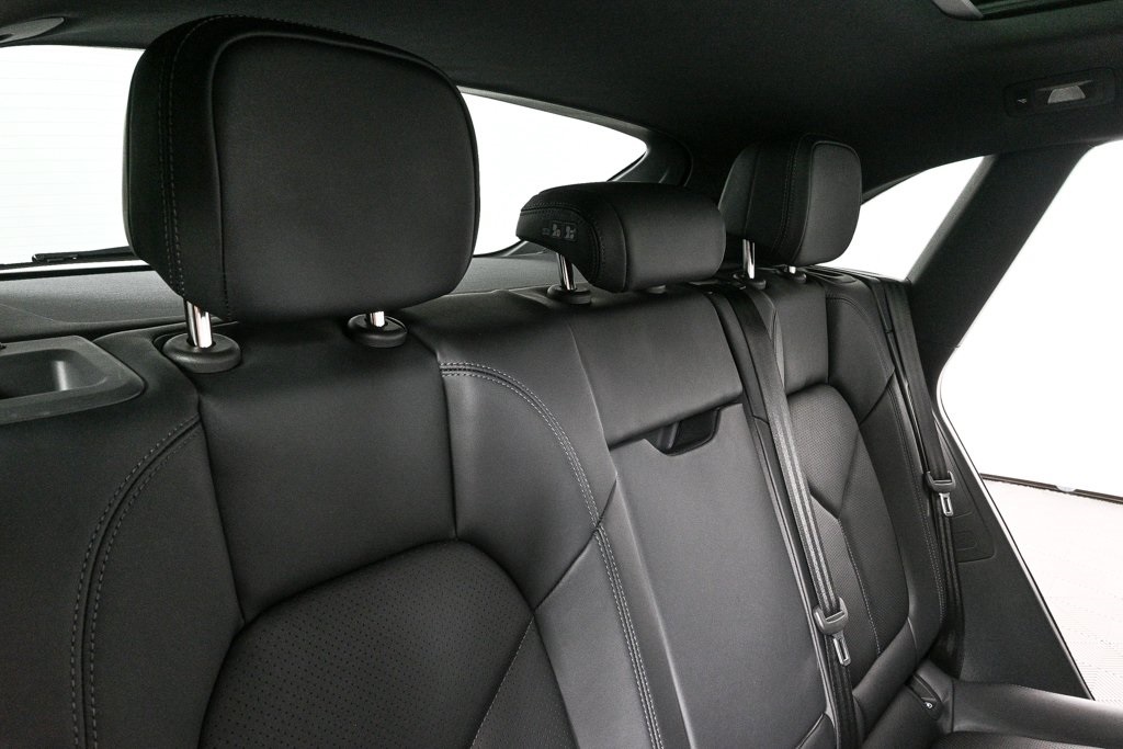 2025 Porsche Macan T photo 22