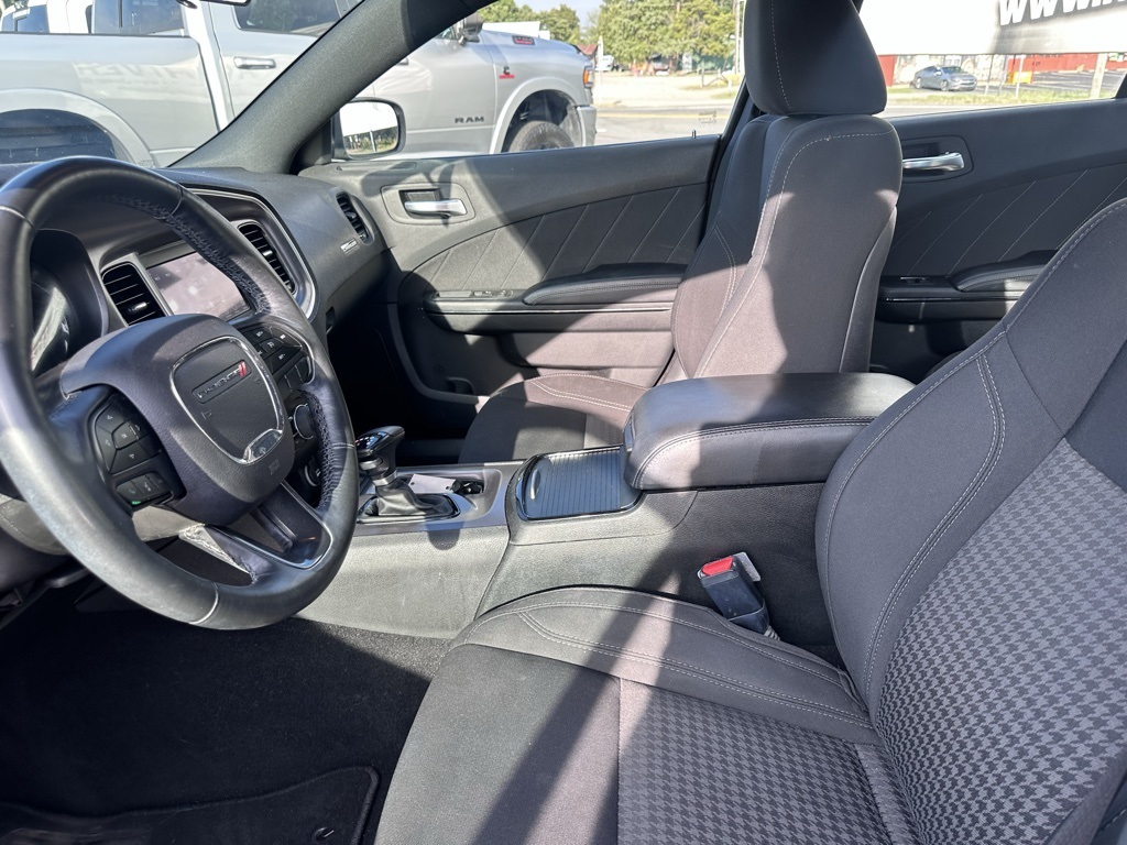 2019 Dodge Charger SXT photo 3